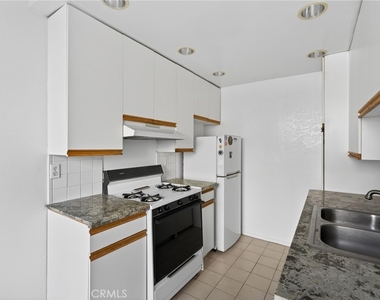 4441 Woodman Avenue - Photo Thumbnail 16