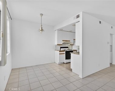 4441 Woodman Avenue - Photo Thumbnail 11