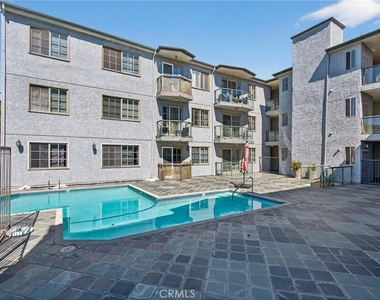 4441 Woodman Avenue - Photo Thumbnail 23
