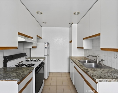 4441 Woodman Avenue - Photo Thumbnail 14