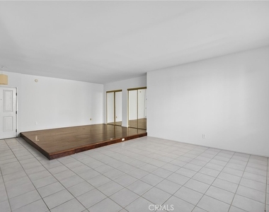 4441 Woodman Avenue - Photo Thumbnail 7