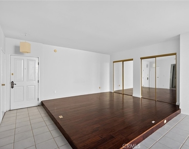 4441 Woodman Avenue - Photo Thumbnail 5