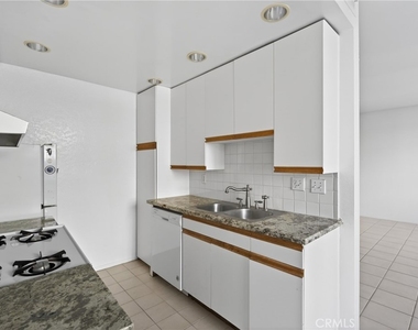 4441 Woodman Avenue - Photo Thumbnail 15