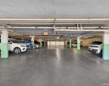 4441 Woodman Avenue - Photo Thumbnail 25