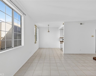 4441 Woodman Avenue - Photo Thumbnail 10