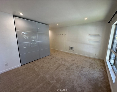 1222 N Olive - Photo Thumbnail 6