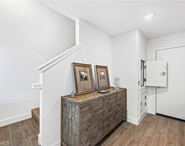 1309 Doheny Way - Photo Thumbnail 5