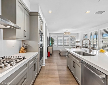 1309 Doheny Way - Photo Thumbnail 9
