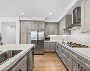 1309 Doheny Way - Photo Thumbnail 10