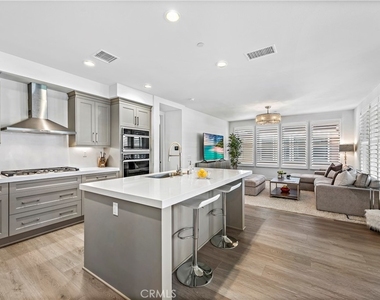 1309 Doheny Way - Photo Thumbnail 7