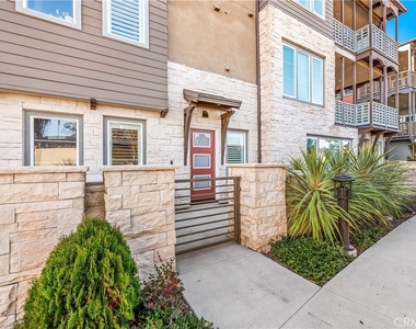1309 Doheny Way - Photo Thumbnail 2