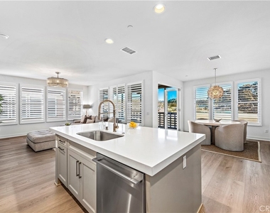1309 Doheny Way - Photo Thumbnail 13