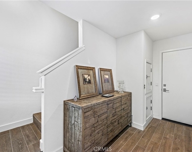 1309 Doheny Way - Photo Thumbnail 4