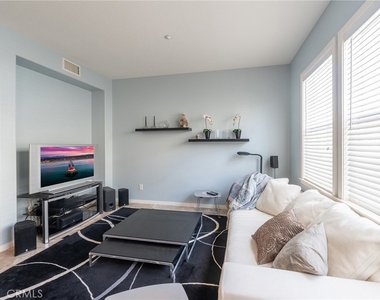 6267 Pacific Pointe Drive - Photo Thumbnail 16