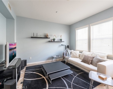 6267 Pacific Pointe Drive - Photo Thumbnail 6