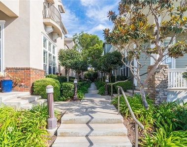 6267 Pacific Pointe Drive - Photo Thumbnail 5