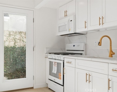 3926 Acacia Street - Photo Thumbnail 3