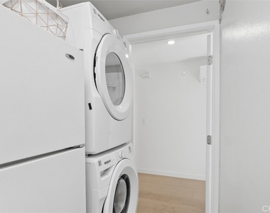 3926 Acacia Street - Photo Thumbnail 7