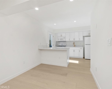 3926 Acacia Street - Photo Thumbnail 8