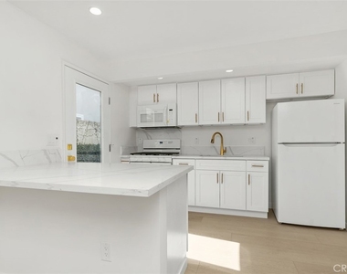 3926 Acacia Street - Photo Thumbnail 16