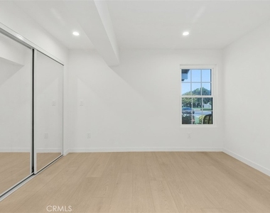 3926 Acacia Street - Photo Thumbnail 10