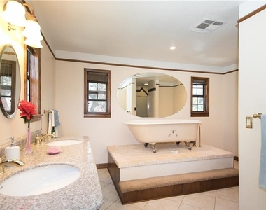 652 Arbula - Photo Thumbnail 24
