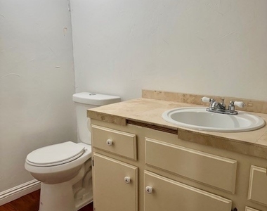 652 Arbula - Photo Thumbnail 12