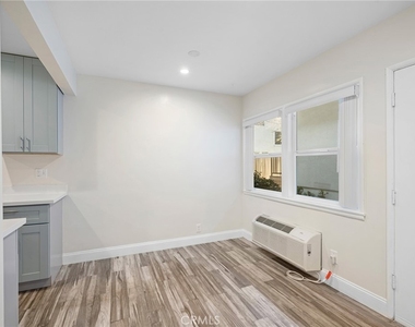 2930 Fairmount Avenue - Photo Thumbnail 5