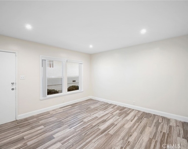 2930 Fairmount Avenue - Photo Thumbnail 2