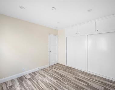 2930 Fairmount Avenue - Photo Thumbnail 10