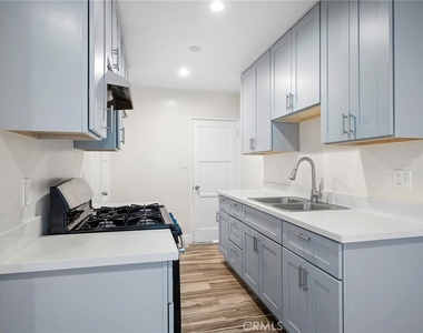 2930 Fairmount Avenue - Photo Thumbnail 8