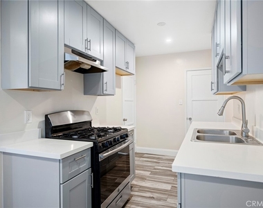2930 Fairmount Avenue - Photo Thumbnail 6