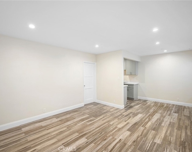 2930 Fairmount Avenue - Photo Thumbnail 4