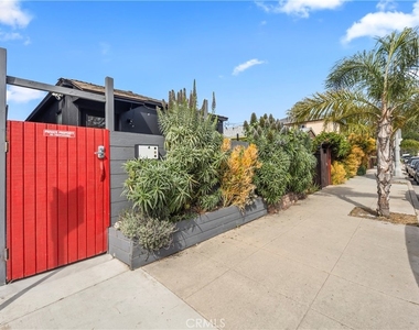 425 Venice - Photo Thumbnail 1