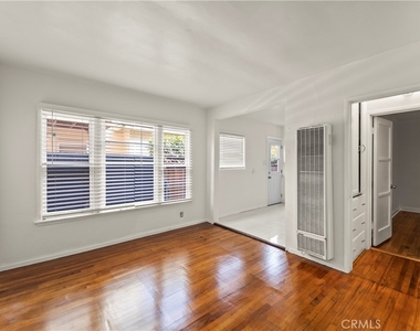 425 Venice - Photo Thumbnail 2