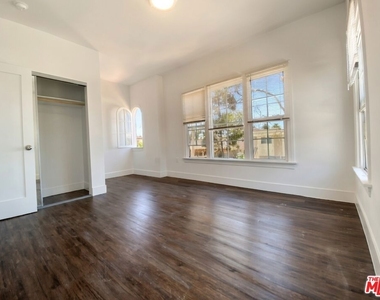 2666 Orchard Avenue - Photo Thumbnail 5