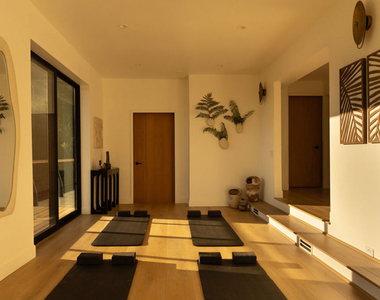 7802 Torreyson Drive - Photo Thumbnail 29