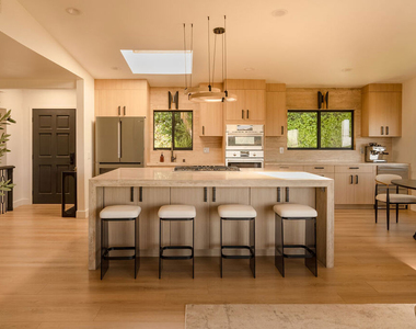 7802 Torreyson Drive - Photo Thumbnail 3