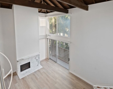122 Buccaneer Street - Photo Thumbnail 3