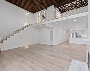 122 Buccaneer Street - Photo Thumbnail 1
