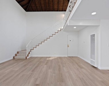 122 Buccaneer Street - Photo Thumbnail 5