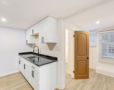 316 1/2 Crane Boulevard - Photo Thumbnail 5