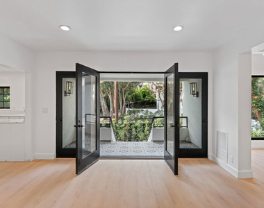1800 E Benedict Canyon Drive - Photo Thumbnail 4