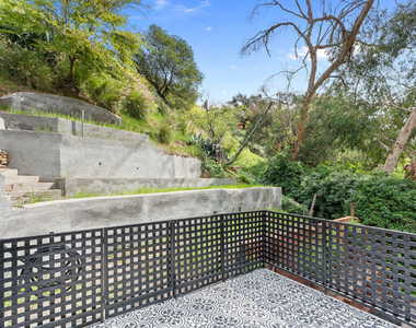 1800 E Benedict Canyon Drive - Photo Thumbnail 20