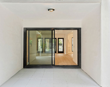 1800 E Benedict Canyon Drive - Photo Thumbnail 12