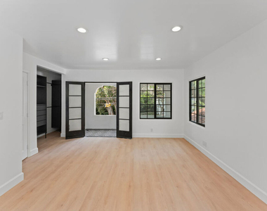 1800 E Benedict Canyon Drive - Photo Thumbnail 17