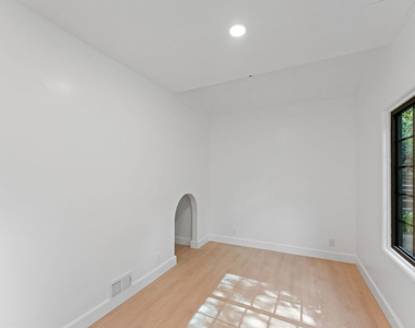 1800 E Benedict Canyon Drive - Photo Thumbnail 9