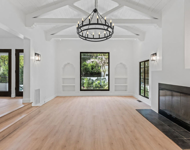 1800 E Benedict Canyon Drive - Photo Thumbnail 5