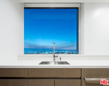 889 Francisco Street - Photo Thumbnail 11