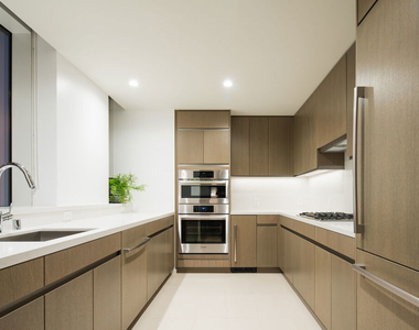 889 Francisco Street - Photo Thumbnail 12